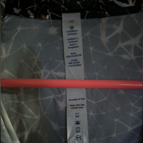 Lululemon Rain Jacket 10 - Picture 8 of 8